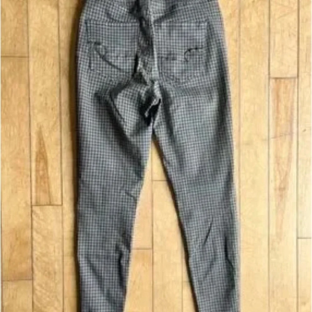 Slim Fit Houndstooth Chinos in Gray